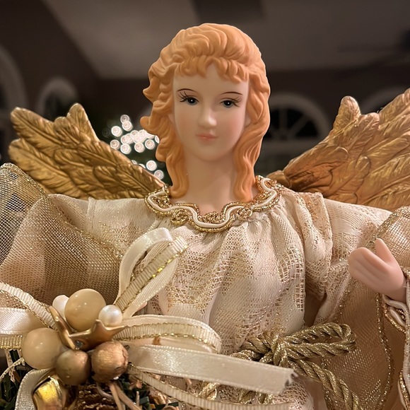 13 inch Regal Porcelain Angel - White & Cream - Picture 3 of 16